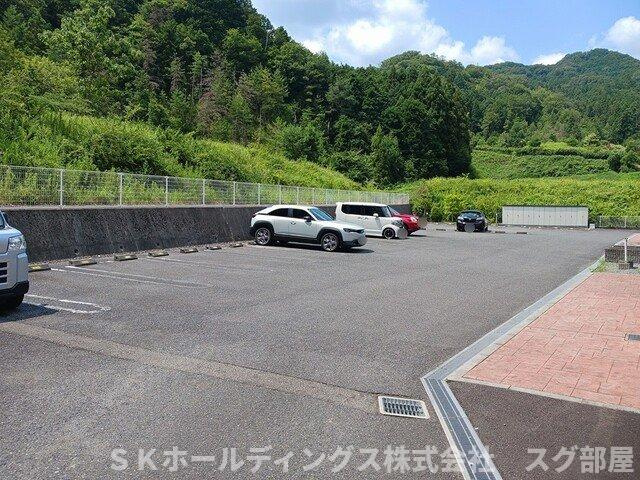 メゾン・城ノ下Ａの駐車場