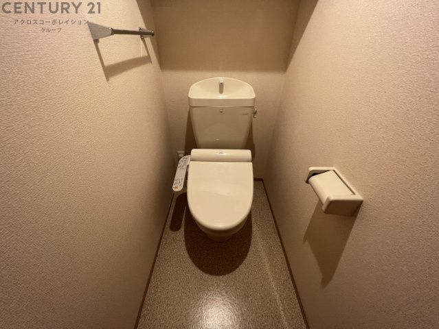 温水洗浄便座付きのトイレです♪