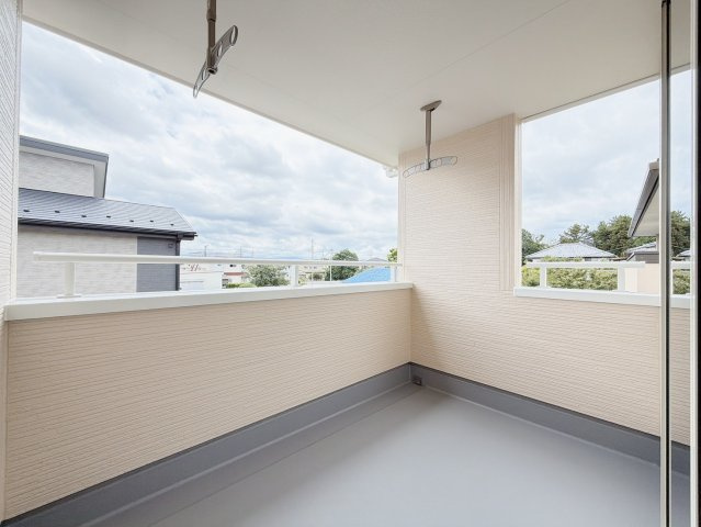【バルコニー】 | 前橋市亀里町　新築住宅 | インナーバルコニーで急な雨でも安心。
お洗濯物を気にせずお出かけできます。