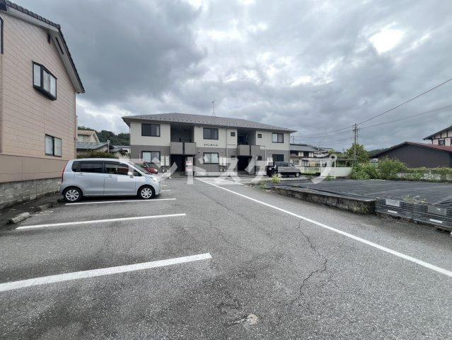 ウイングバードの駐車場|高崎、前橋のお部屋探しはエンドスケープまで！お客様の理想お聞かせ下さい♪