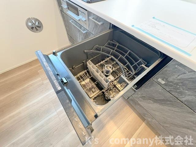 茅ヶ崎市下町屋2丁目　新築戸建　3号棟のキッチン|家事の負担を軽減してくれる食器洗い乾燥機付き☆