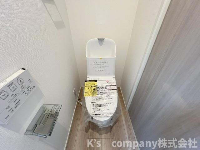 茅ヶ崎市下町屋2丁目　新築戸建　3号棟のトイレ|白を基調とした清潔感のあるトイレ◇