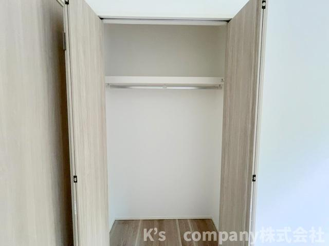 茅ヶ崎市下町屋2丁目　新築戸建　3号棟の収納|洋室5.2帖の収納スペース◇