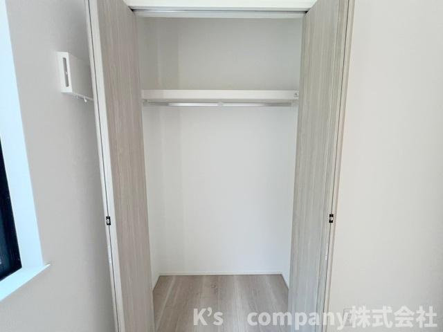 茅ヶ崎市下町屋2丁目　新築戸建　3号棟の収納|洋室5.2帖の収納スペース◇