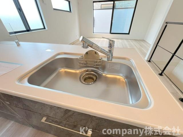 茅ヶ崎市下町屋2丁目　新築戸建　3号棟のキッチン|耐久性に優れたステンレス素材のシンク◇