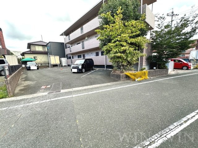 ルミエールの駐車場