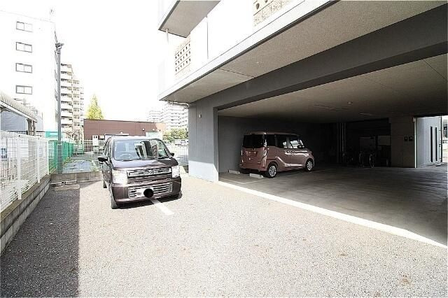 北ウイングの駐車場