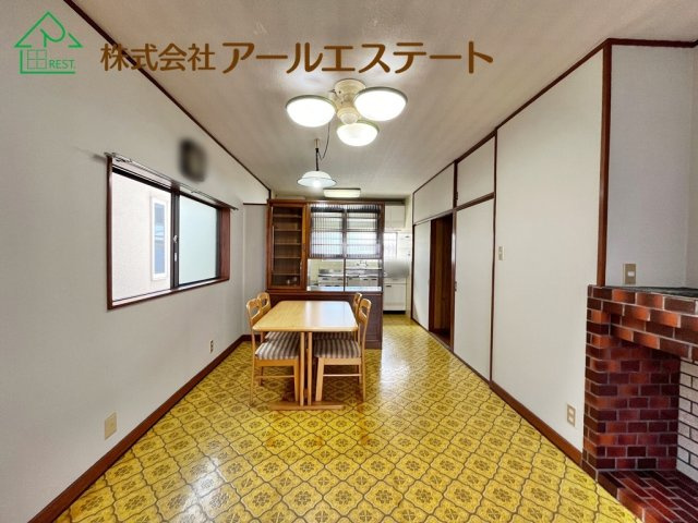 高砂市伊保崎南　　山陽電鉄「伊保駅」徒歩4分の居間・リビング