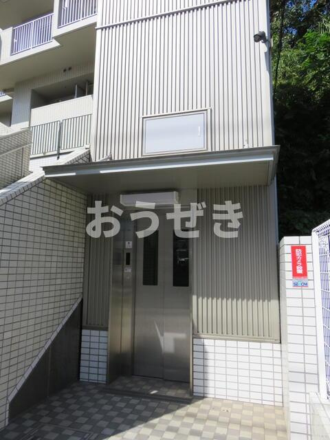 クリオ西谷伍番館のエントランス|２階までの専用エレベーターで… 