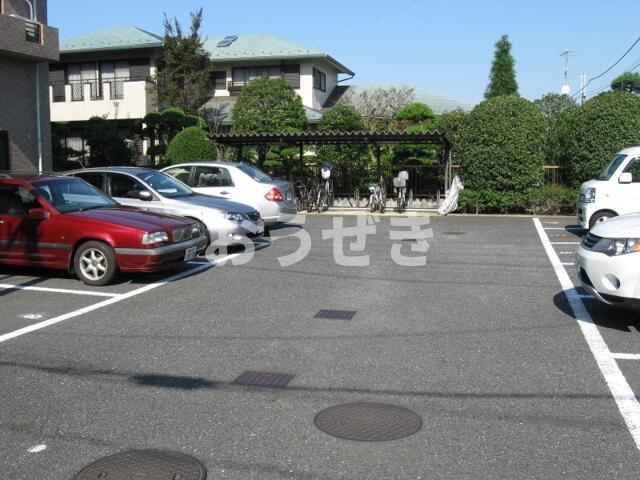 アルテール戸塚の駐車場