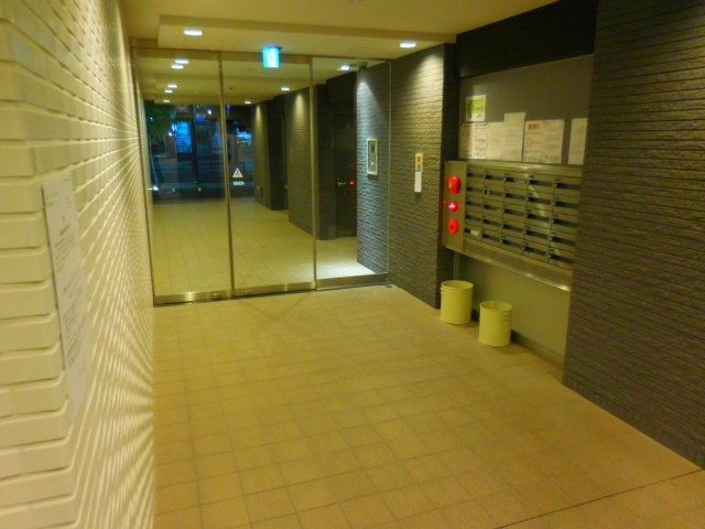 Gluck芥川（グリュック）のエントランス