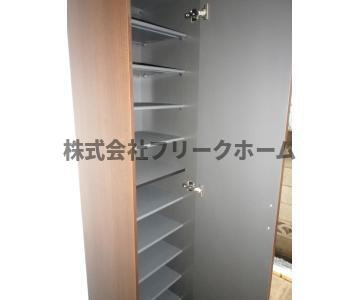 小金井市東町４丁目のアパートの玄関