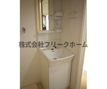 小金井市東町４丁目のアパートの独立洗面台