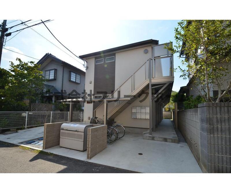 小金井市東町４丁目のアパートのエントランス