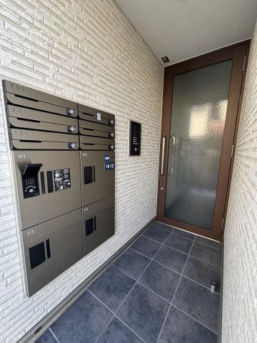 Chaton日新町のエントランス