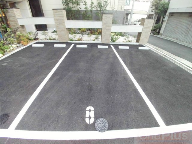 スプランディッド王子公園の駐車場