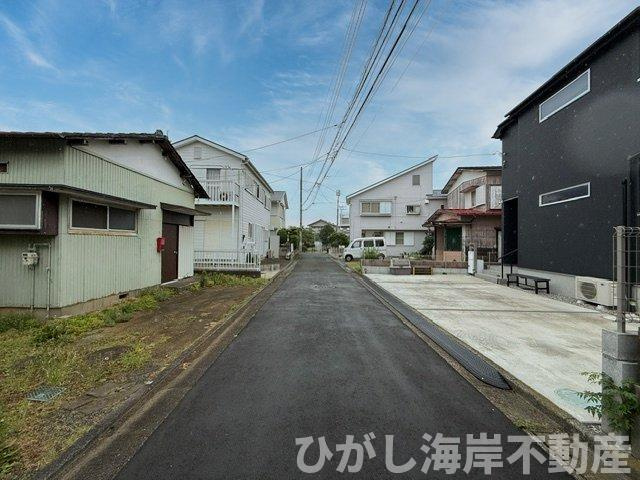 平塚市須賀　売地　全２区画の前面道路含む現地写真|現地外観