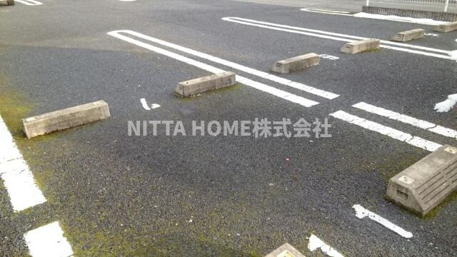フロイライン　アミィＢの駐車場|敷地内に駐車場も完備！！