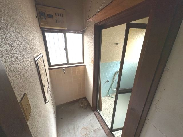 小川町腰越店舗の内装