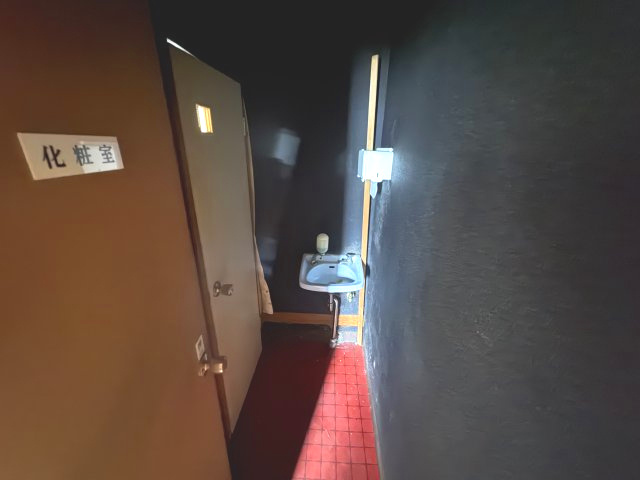 小川町腰越店舗の内装