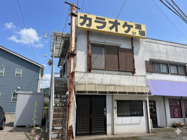 小川町腰越店舗の外観