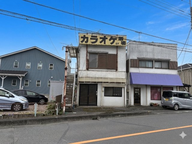 小川町腰越店舗の外観
