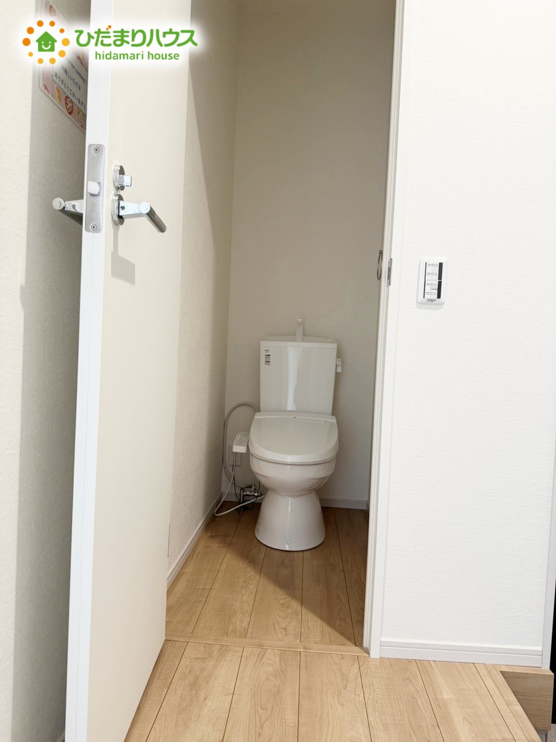 流山市江戸川台東10期　新築戸建　1号棟のトイレ|トイレは1F、2F共に完備！取り合いになることがありませんね(^^)/							
