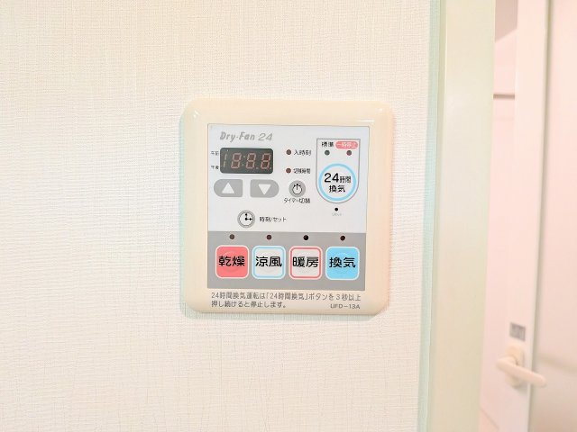 ル・アール高尾エグザフォートの浴室|～浴室暖房乾燥機能付き　遅い時間のお洗濯や、梅雨時期・花粉の時期など大活躍です～