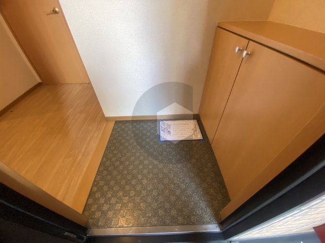ヴァロンドール角田　Ｃ　の玄関