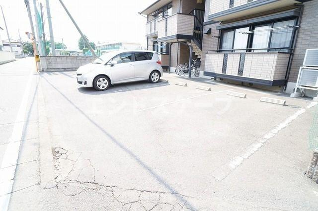 グリシーヌの駐車場|高崎、前橋のお部屋探しはエンドスケープまで！お客様の理想お聞かせ下さい♪