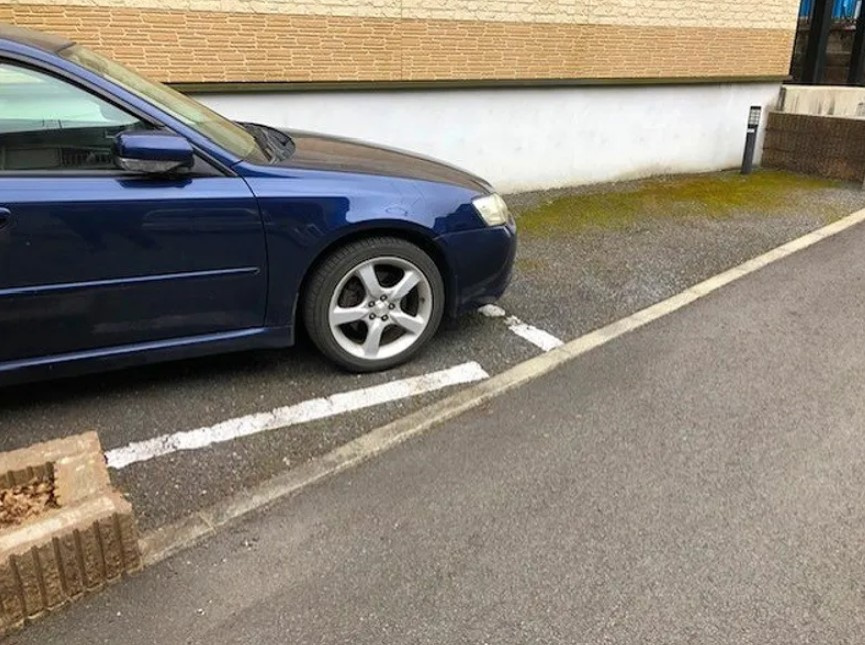 レオパレスゆきまハイツの駐車場