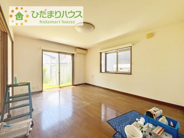 【居間・リビング】 | 常総市内守谷町きぬの里３丁目　中古戸建 | 南向きのリビングではぽかぽかの日差しが感じられます☆彡