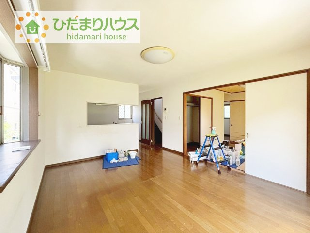【居間・リビング】 | 常総市内守谷町きぬの里３丁目　中古戸建 | お子様が元気に遊べる広々としたリビングです！