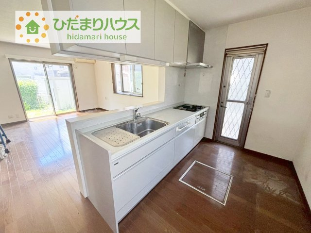 【キッチン】 | 常総市内守谷町きぬの里３丁目　中古戸建 | 料理をしながらでも、ご家族との会話を楽しめる対面式キッチン♪