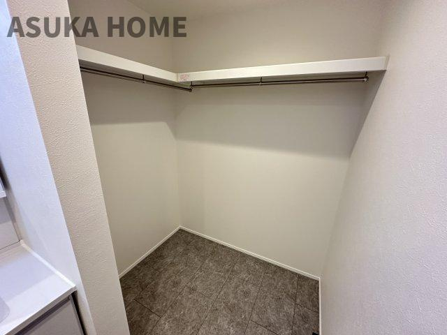 西区御所山町戸建の収納|脱衣所にもクローゼットを完備。室内乾燥室にも良いですよ。