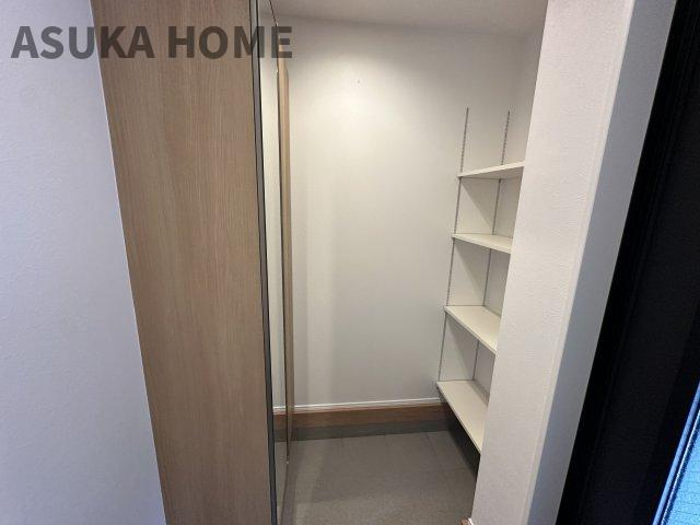 西区御所山町戸建の収納|靴がたくさんあっても安心！靴以外にも色々収納できそうですね。