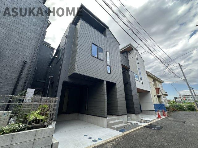 西区御所山町戸建の前面道路含む現地写真|前面道路は十分な道路幅があり、車通りも少ないので駐車もらくらくです。