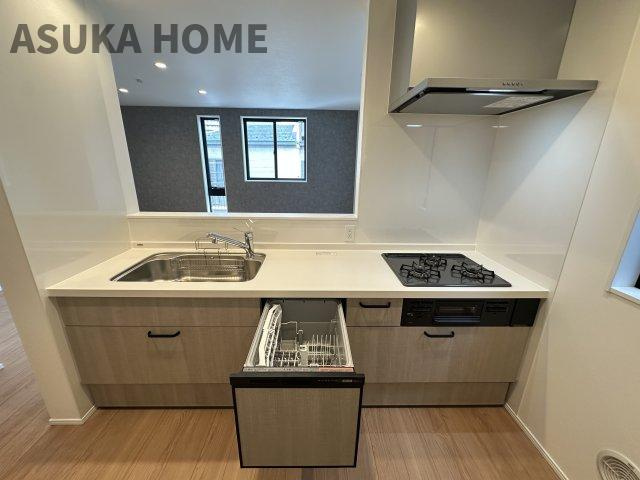 西区御所山町戸建のキッチン|食洗機付きだから後片付けもラクラク！