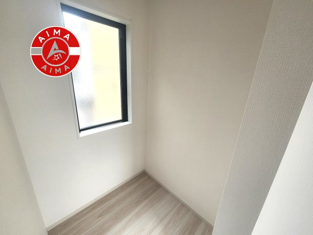 福岡市早良区南庄3丁目第1-2棟（2号棟）　の内観：施工例|洋服や大きな荷物が多い方や人数の多いご家族などは、一般的なクローゼットよりもウォークインクローゼットのほうが使い勝手が良いです。