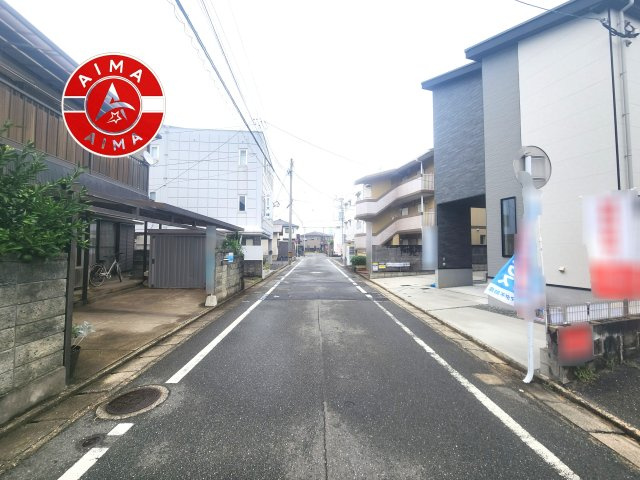 福岡市早良区南庄3丁目第1-2棟（2号棟）　の前面道路含む現地写真|前面道路は閑静な住宅地をはしる車通りの少ない道路。お車の出し入れが苦手なママや小さなお子様にも安心ですね。しっかり舗装もされているので、ベビーカーや自転車で通っても快適に通行できます。