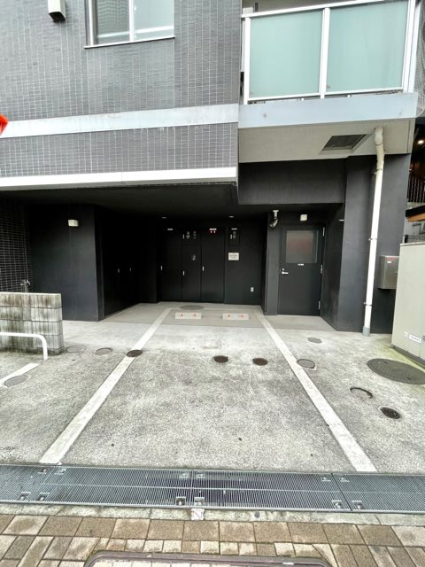 レジディア大森Ⅲの駐車場|平置き駐車場　空き状況はお問合せ下さい。