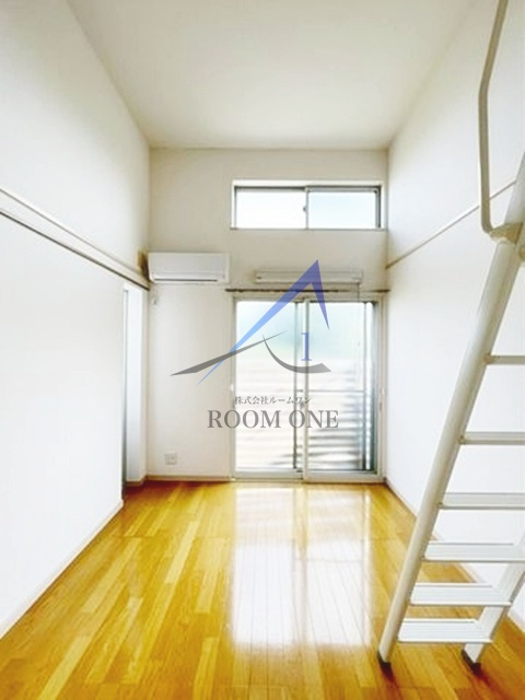 コリーヌ・マツダの居間・リビング|洋室のお部屋です。