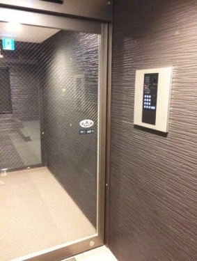 ラヴィエント三ノ輪パークサイドのエントランス