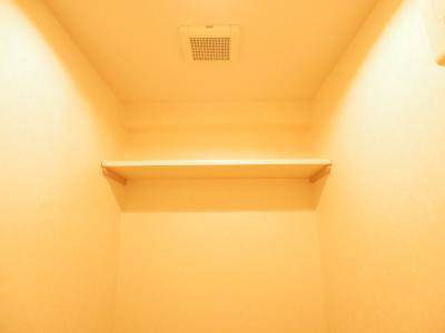 サンシティ四条西洞院のその他|トイレ上部棚