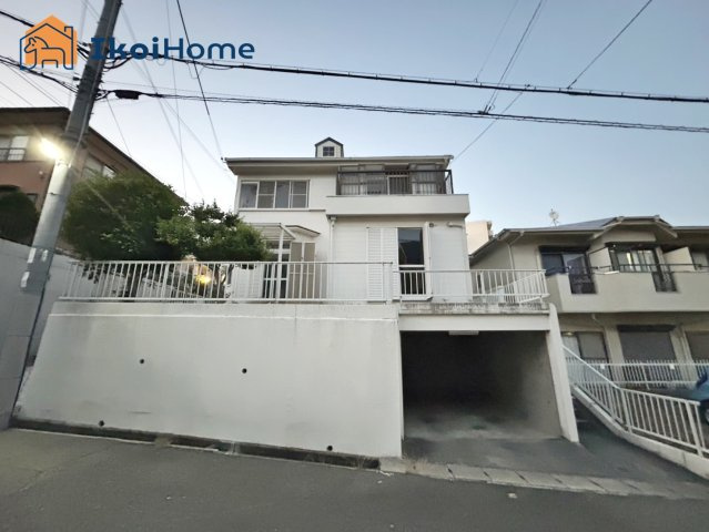 神戸市西区有瀬　中古戸建の外観|軽量鉄骨造の建物です！掘り込み車庫1台ございます！2026年8月に内外リフォーム済み！