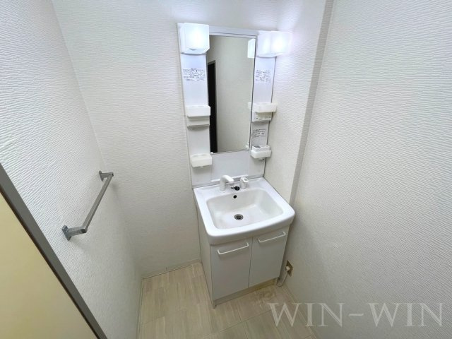メゾンサカエの独立洗面台|イメージ（同建物内別部屋の写真です）