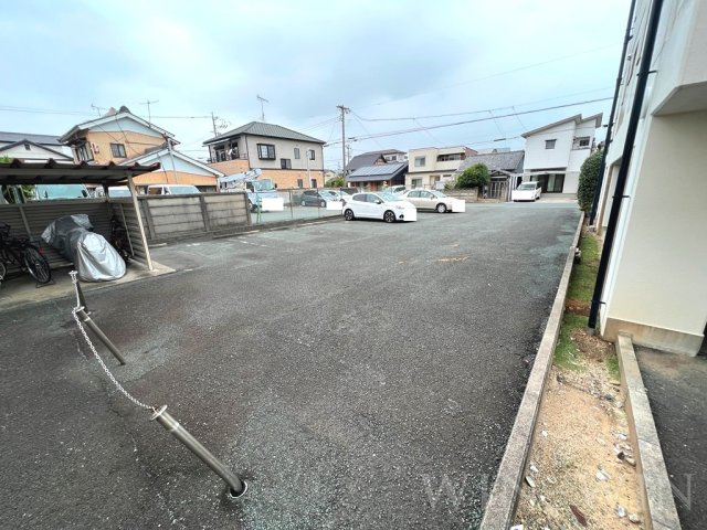 メゾンサカエの駐車場