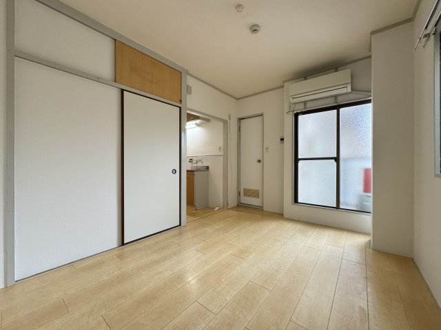 帝塚山ハイツの洋室