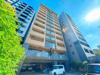 【外観】 | グランフォーレ西新☆仲介手数料無料☆ | 地下鉄空港線「西新」駅徒歩圏内で、天神・博多へ一直線の好アクセス。駅前の商業施設PRALIVAや商店街など買い物環境が充実する一方、緑豊かな大濠公園も身近に控える利便と癒しが調和したロケーションです。
