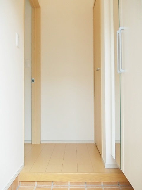 大和市深見台３丁目のアパートの玄関